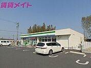 ファミリーマート鈴鹿下箕田店 770m