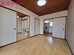 近鉄名古屋線 白塚駅 徒歩10分の賃貸アパート 2階2DKのリビング/ダイニング