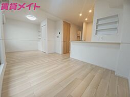 近鉄鈴鹿線 三日市駅 徒歩17分の賃貸アパート 2階2LDKのリビング/ダイニング