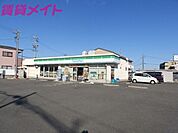 ファミリーマート鈴鹿おかだ店 367m