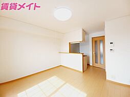 ヴィクトリーI 2階1LDKのリビング/ダイニング