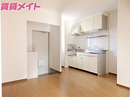 リバーサイドビラII 1階2DKのリビング/ダイニング