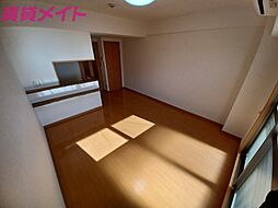 ＷＪガーデン亀山 4階ワンルームのリビング/ダイニング