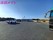 ファミリーマート鈴鹿小田店 616m