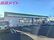 ファミリーマート津栗真中山店 363m