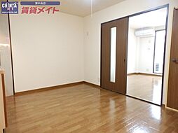 Ｓｕｒｐｌｕｓ　阿漕　Ｂ 2階3DKのリビング/ダイニング