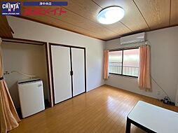 コリーヌ栗真 2階1Kのリビング/ダイニング