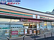 セブンイレブン津エアポートライン前店 819m