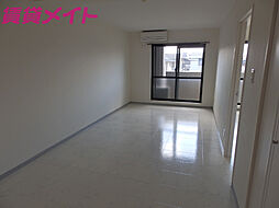 クァトロ 1階1LDKのリビング/ダイニング