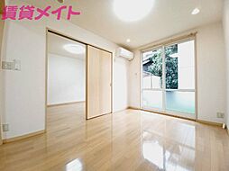 ピュアロード 1階2DKのリビング/ダイニング