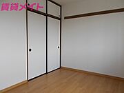 同型反転部屋写真です。