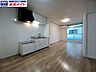 リビング/ダイニング：同建物の別部屋反転写真です