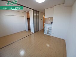 リビングタウンいせ　Ｊ 2階1LDKのリビング/ダイニング