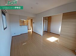 グローリアスヒルII 2階1LDKのリビング/ダイニング