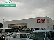 ユニクロ伊勢店 1452m