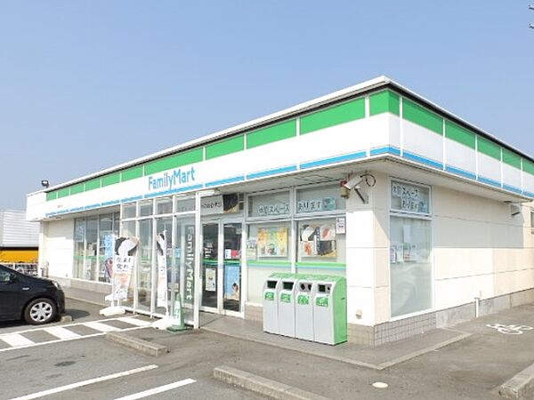 画像20:ファミリーマート　嬉野中川新町店