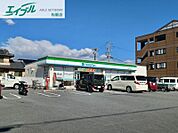 ファミリーマート嬉野中川新町店 110m