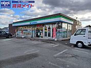 ファミリーマート津白山町店 823m