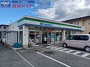 ファミリーマート津城山店 844m