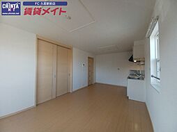 近鉄名古屋線 久居駅 バス16分 七栗局前下車 5.9kmの賃貸アパート 2階2LDKのリビング/ダイニング