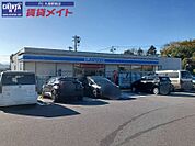 ローソン津久居藤ヶ丘店 942m