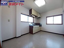 近鉄山田線 松阪駅 徒歩15分の賃貸アパート 2階2DKのリビング/ダイニング