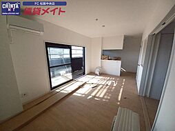 近鉄名古屋線 伊勢中川駅 徒歩3分の賃貸マンション 1階2LDKのリビング/ダイニング