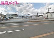 ファミリーマート 伊勢楠部店 500m