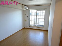 JR参宮線 田丸駅 6.4kmの賃貸アパート 2階2LDKのリビング/ダイニング