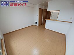 近鉄山田線 宮町駅 徒歩8分の賃貸アパート 2階1LDKのリビング/ダイニング