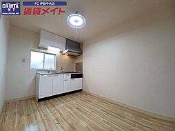 JR参宮線 五十鈴ケ丘駅 徒歩30分の賃貸アパート 2階1LDKのリビング/ダイニング