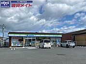 ファミリーマート伊勢竹ケ鼻町店 750m
