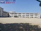 津市立新町小学校 569m