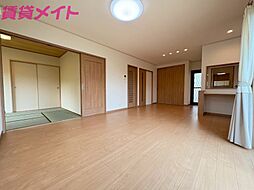 上浜町6丁目貸家 1階4LDKのリビング/ダイニング