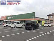 ぎゅーとらラブリー芸濃店 211m
