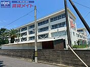 津市立西橋内中学校 642m