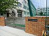 周辺：江戸川区内で初めての設置となる併設型小・中学校です。小学校1年生から中学校3年生までが同じ校舎で学校生活を送ります。 こういった種類の小中学校には「小中一貫校」や「義務教育学校」といったものがあります
