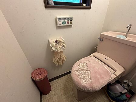 うれしいウォシュレット付きのお手洗いです。