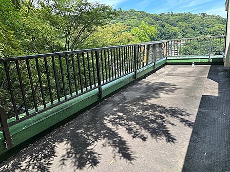 天気のいい日はバルコニーでお寛ぎください。