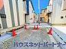 外観：前面道路の日当たりの良い明るいお家。