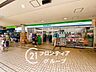 周辺：ファミリーマートUライン西神中央駅売店 徒歩9分。 700m