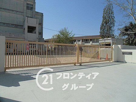 明石市立人丸小学校 徒歩9分。 670m