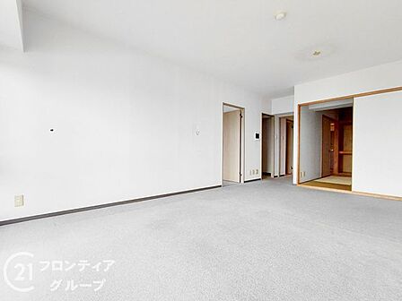 シンプルで使いやすいリビング。家族の会話が弾む居心地の良い空間で、日常にゆとりを感じられます。