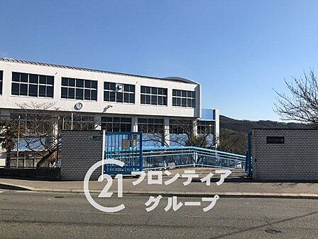 神戸市立塩屋中学校 徒歩17分。 1350m