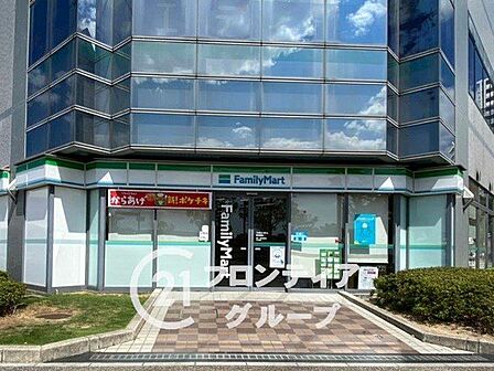 ファミリーマート西神南店 徒歩7分。 560m