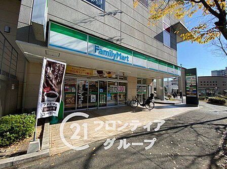 ファミリーマート名谷駅北店 徒歩9分。 710m