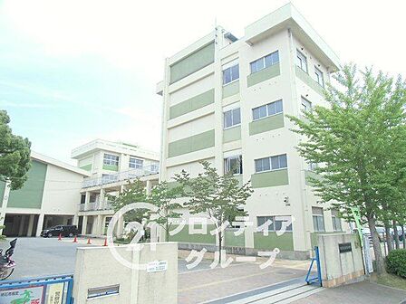 明石市立松が丘小学校 徒歩7分。 490m