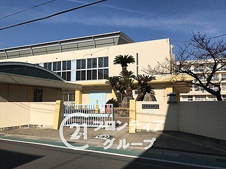 明石市立鳥羽小学校 徒歩8分。 600m