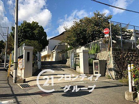 神戸市立飛松中学校 徒歩12分。 950m