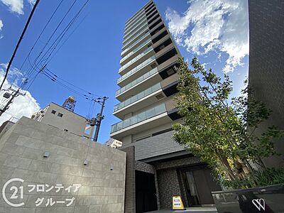 外観:洗練された都心の空に映えるスタイリッシュな外観デザイン!高級感あふれる佇まいが住まう方のステータスを象徴する、まさにプレミアムな邸宅ですね! 外観:洗練された都心の空に映えるスタイリッシュな外観デザイン!高級感あふれる佇まいが住まう方のステータスを象徴する、まさにプレミアムな邸宅ですね!